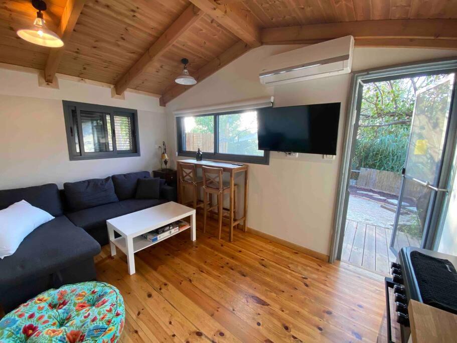 Bit Cabin Near The Airport Kfar Daniel Экстерьер фото