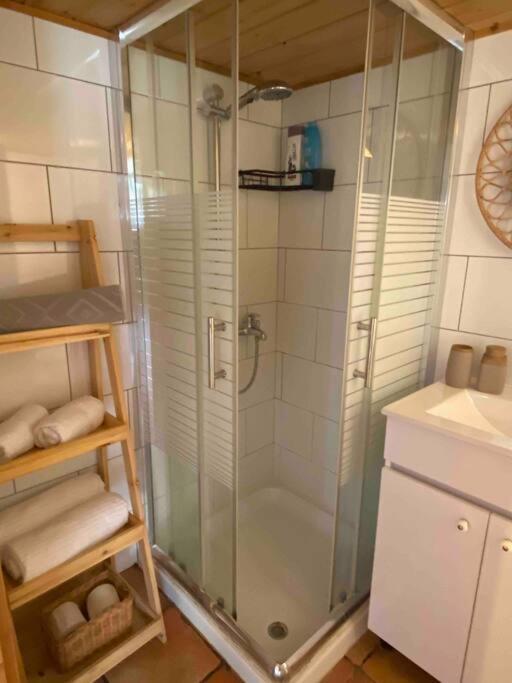 Bit Cabin Near The Airport Kfar Daniel Экстерьер фото
